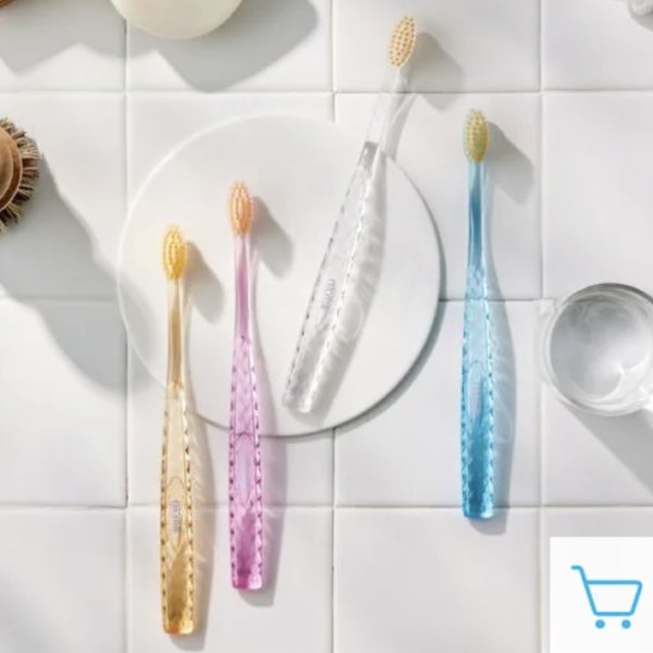 Brosses à dents Atomy à poils souples antibactériens avec poudre d'or pour une hygiène parfaite.